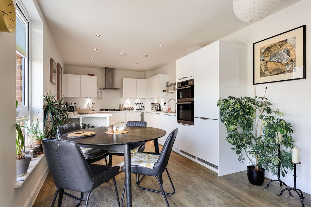 Additional image 6 of 3 bed flat for saleRenard Way, Trumpington, Cambridge CB2