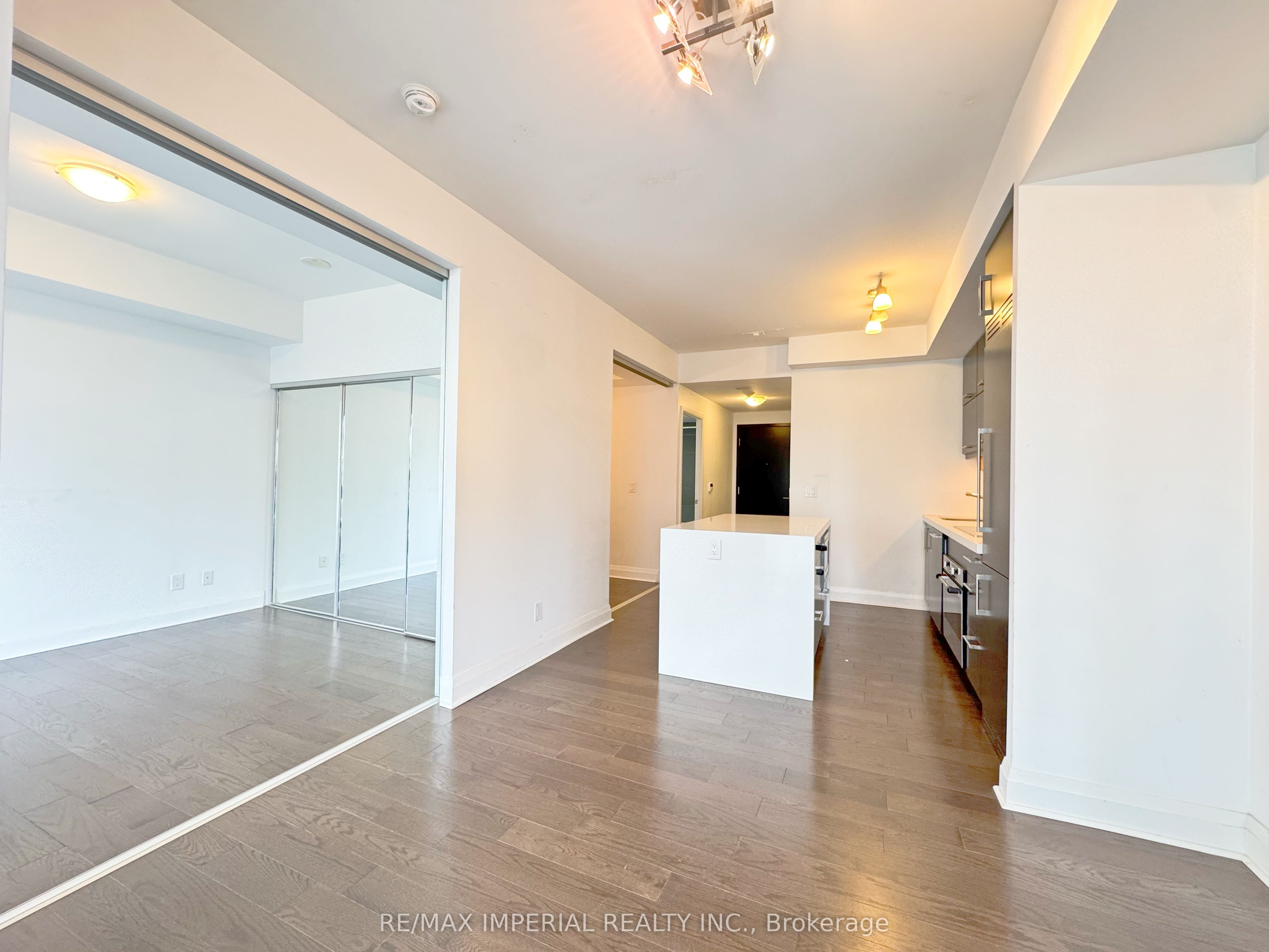 Additional image 6 of 909-1080 Bay Street, Toronto, ON, M5S 0A5