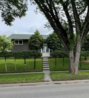 4928 40 Avenue NW, Calgary, AB, T3A 0X2