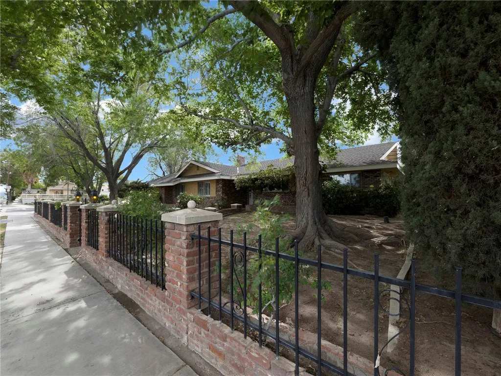 1150 E Lancaster Blvd, Lancaster, CA 93535 photo 2