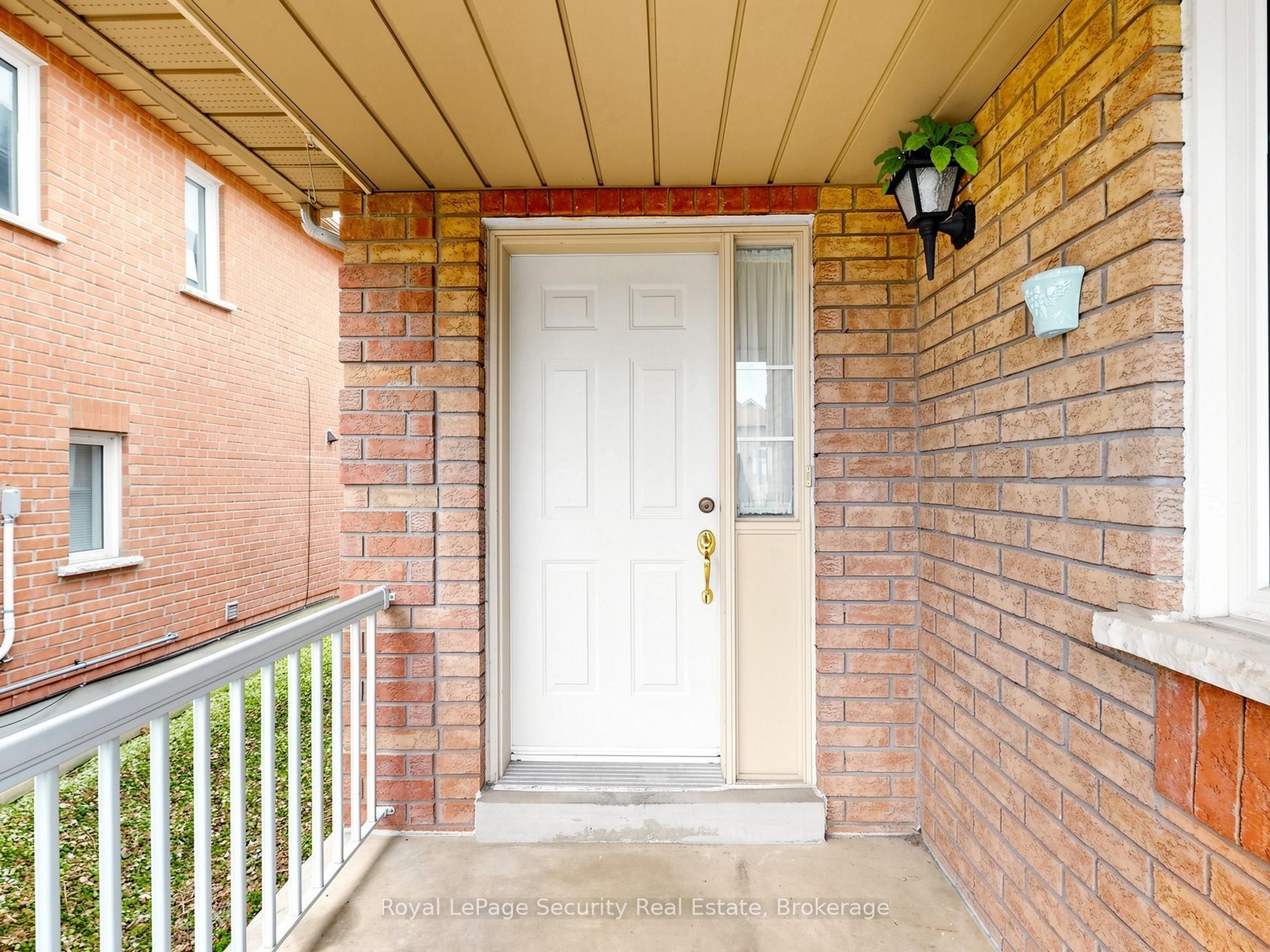 21 Fallstar Crescent, Brampton, ON, L7A 2J5 photo 3