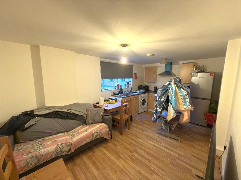 Additional image 2 of 1 bed flat for saleMilliners Court, Milliners Way, Biscot, Luton, Bedfordshire LU3
