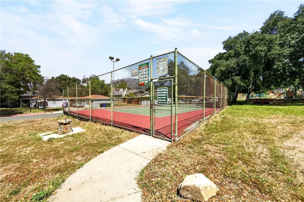 7552 Thousand Oaks Dr, Tujunga, CA 91042
