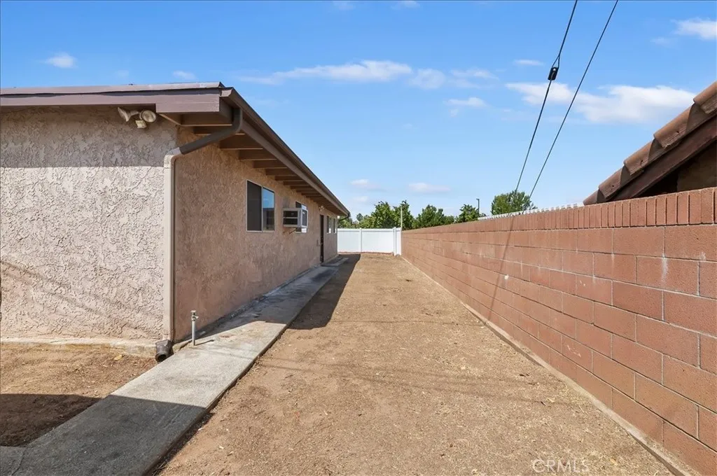305 E Citron Street, Corona, CA 92879