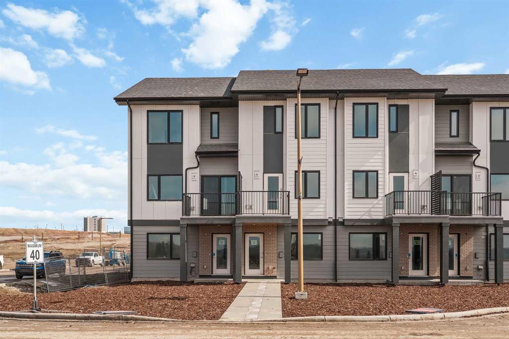 26 Rowmont Heath NW, Calgary, AB, T3L 0M2