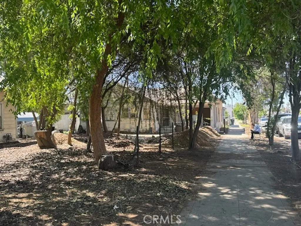 619 L St, Bakersfield, CA 93304