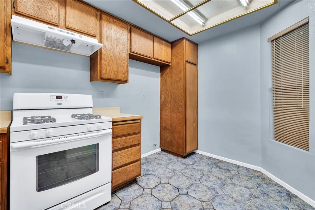 955 E 3rd St Unit 202, Long Beach, CA 90802 photo 4
