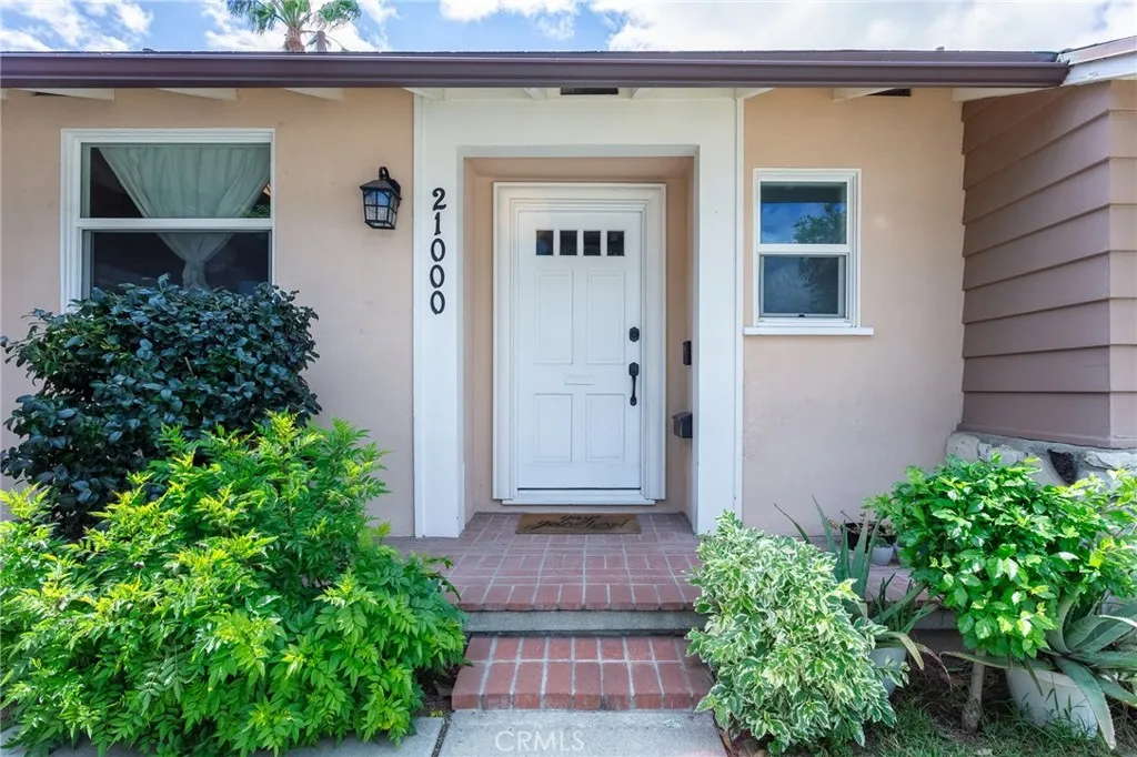 Additional image 3 of 21000 Elkwood St, Canoga Park, CA 91304