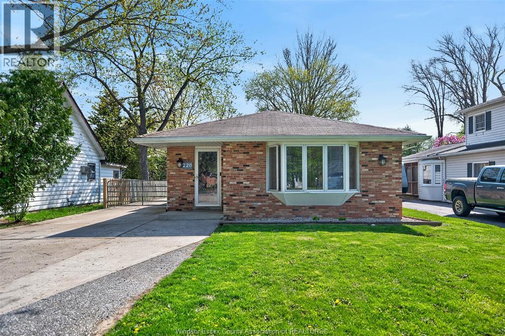226 Edgewater Boulevard, Tecumseh, ON, N8N2H2