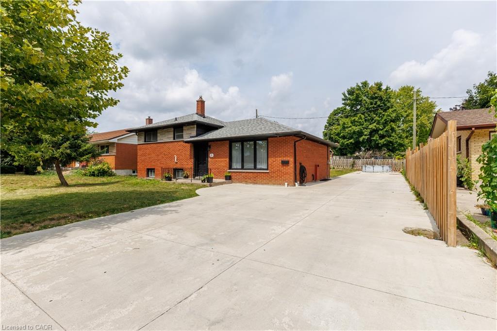 18 Silverdale Crescent, London, ON, N5Z 4A4