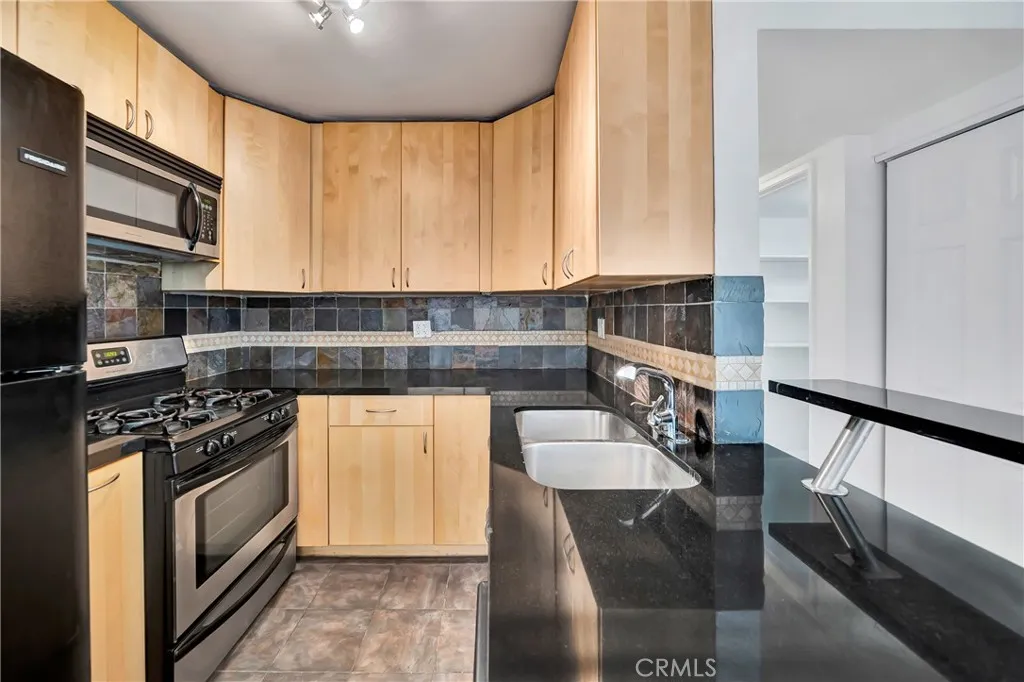 Additional image 39 of 18620 Hatteras Street Unit 247, Tarzana, CA 91356