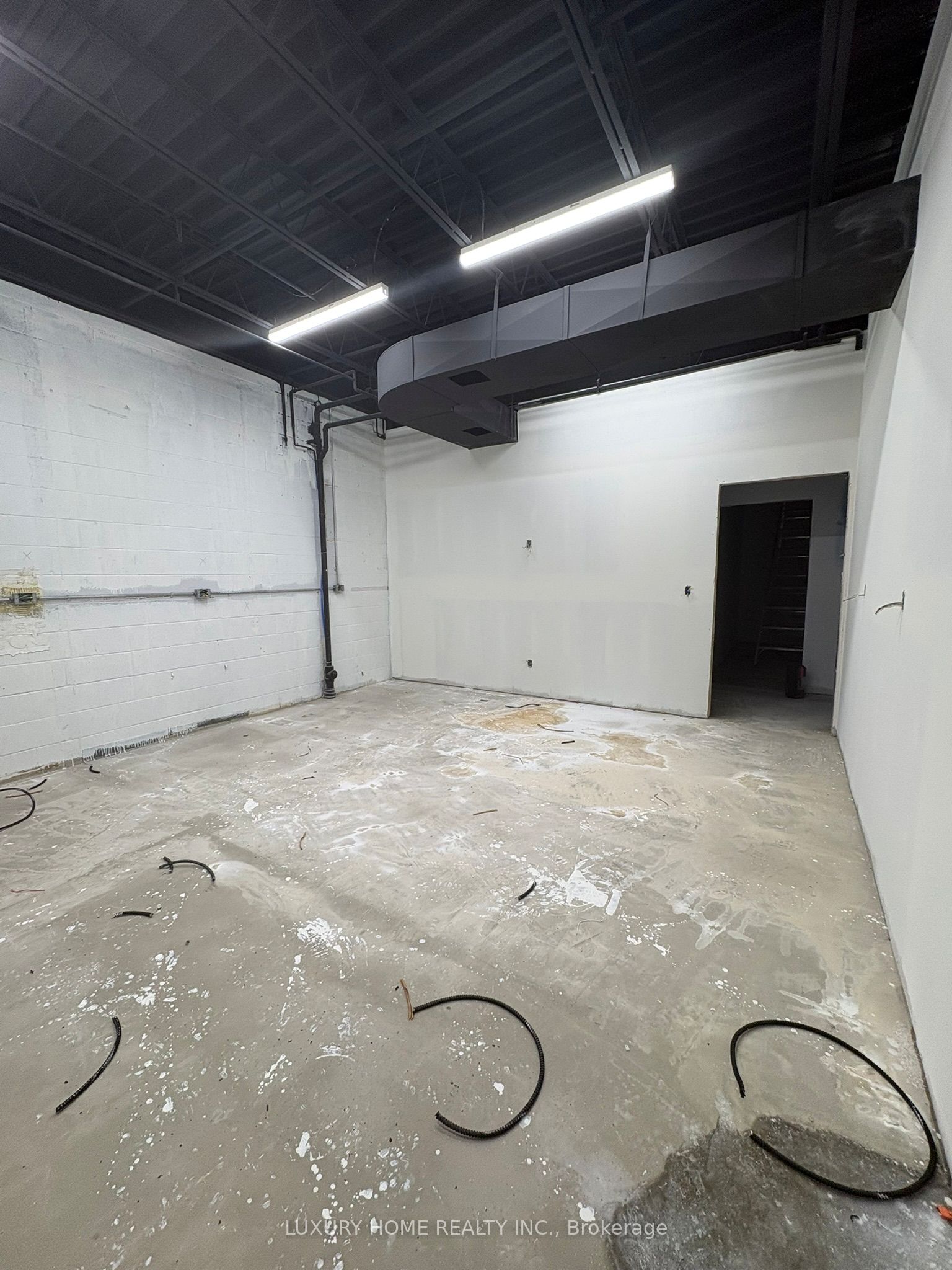 Additional image 4 of MAIN FLOOR O-186 King Road, Richmond Hill, ON, L4E 2W1