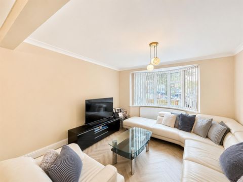 Fern Lane, Heston TW5