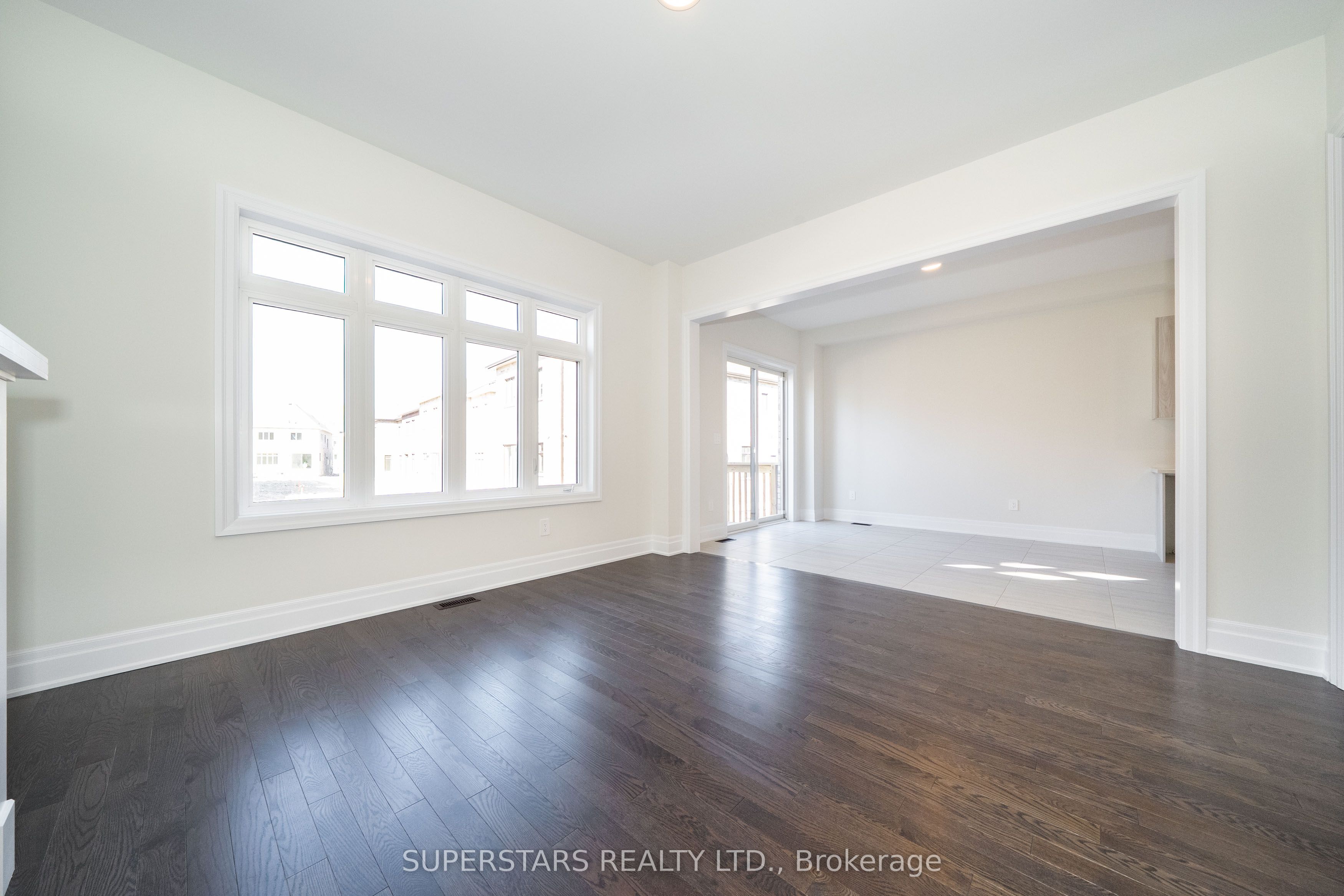 215 Archerhill Circle, Aurora, ON, L4G 4E2 photo 5