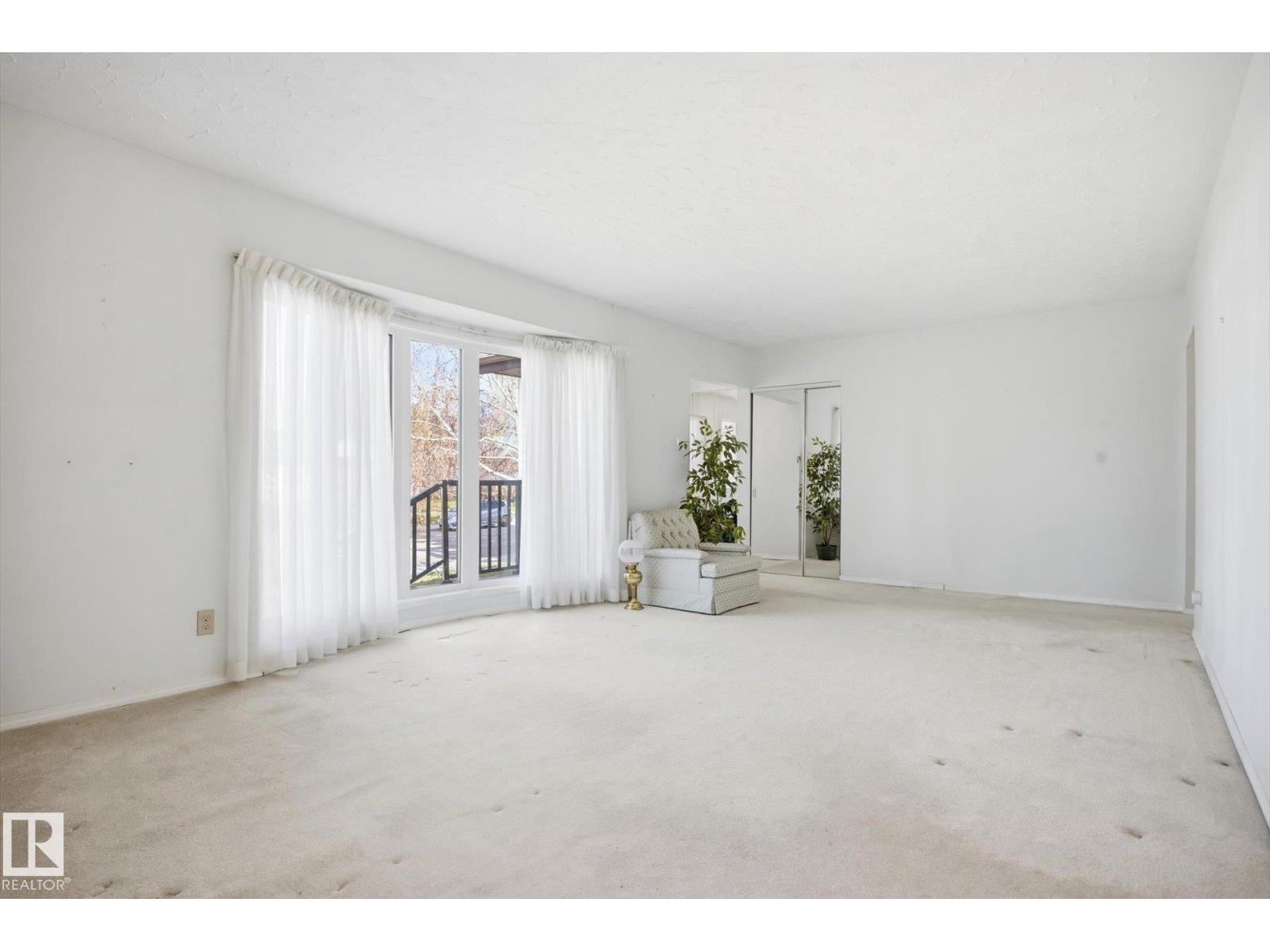 Additional image 4 of 10667 65 Street NW, Edmonton, AB, T6A2N9