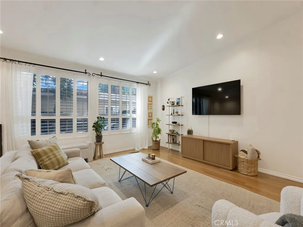 Additional image 5 of 12803 Bloomfield St Unit 2, Studio City, CA 91604