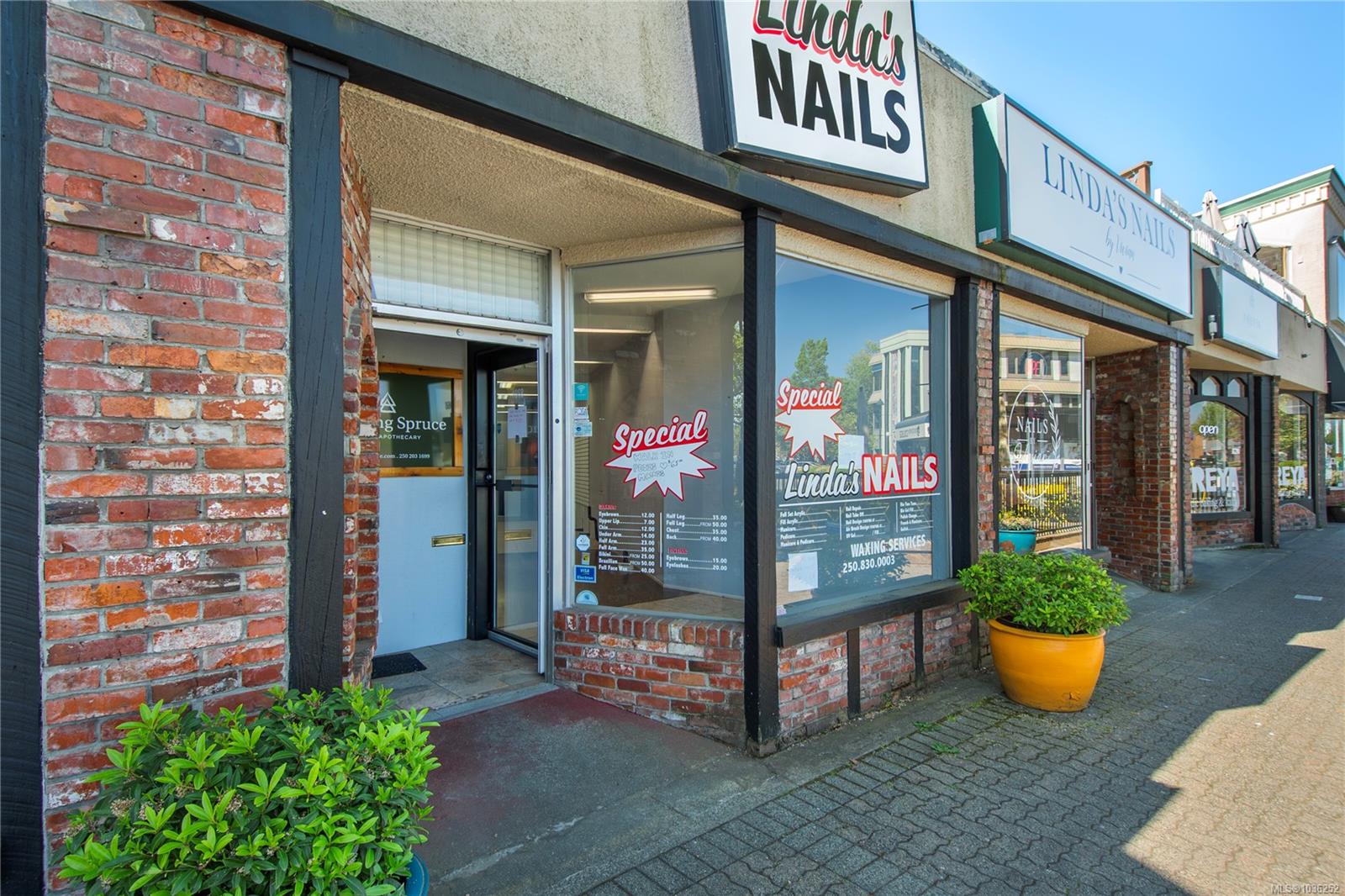 1068 Shoppers Row, Campbell River, BC, V9W 2C6