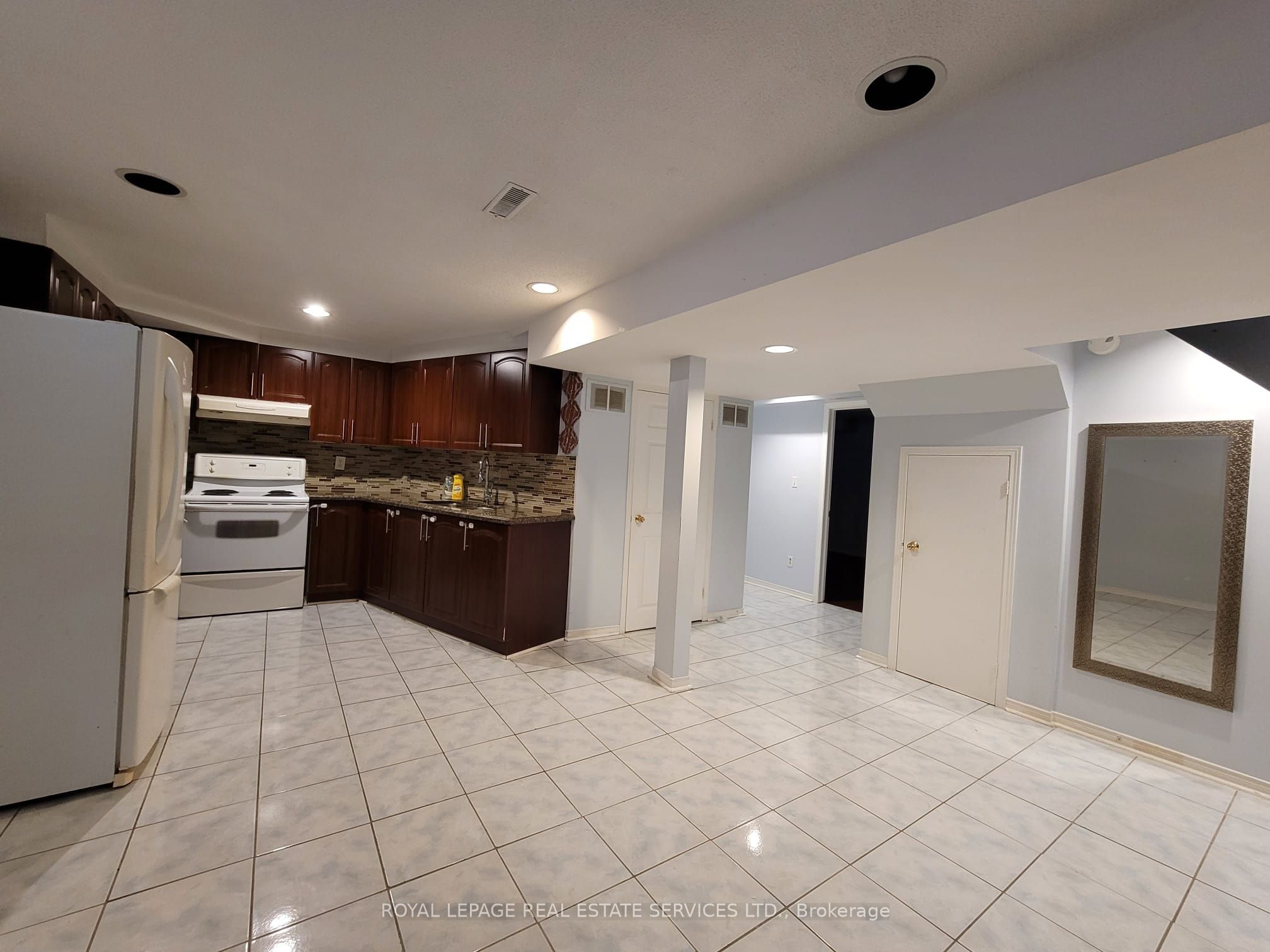 Bsmt-323 Winfield Terrace, Mississauga, ON, L5R 1N6