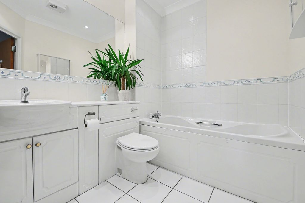 Additional image 10 of 2 bed flat for sale49 Cobden Avenue, Bitterne Park SO18