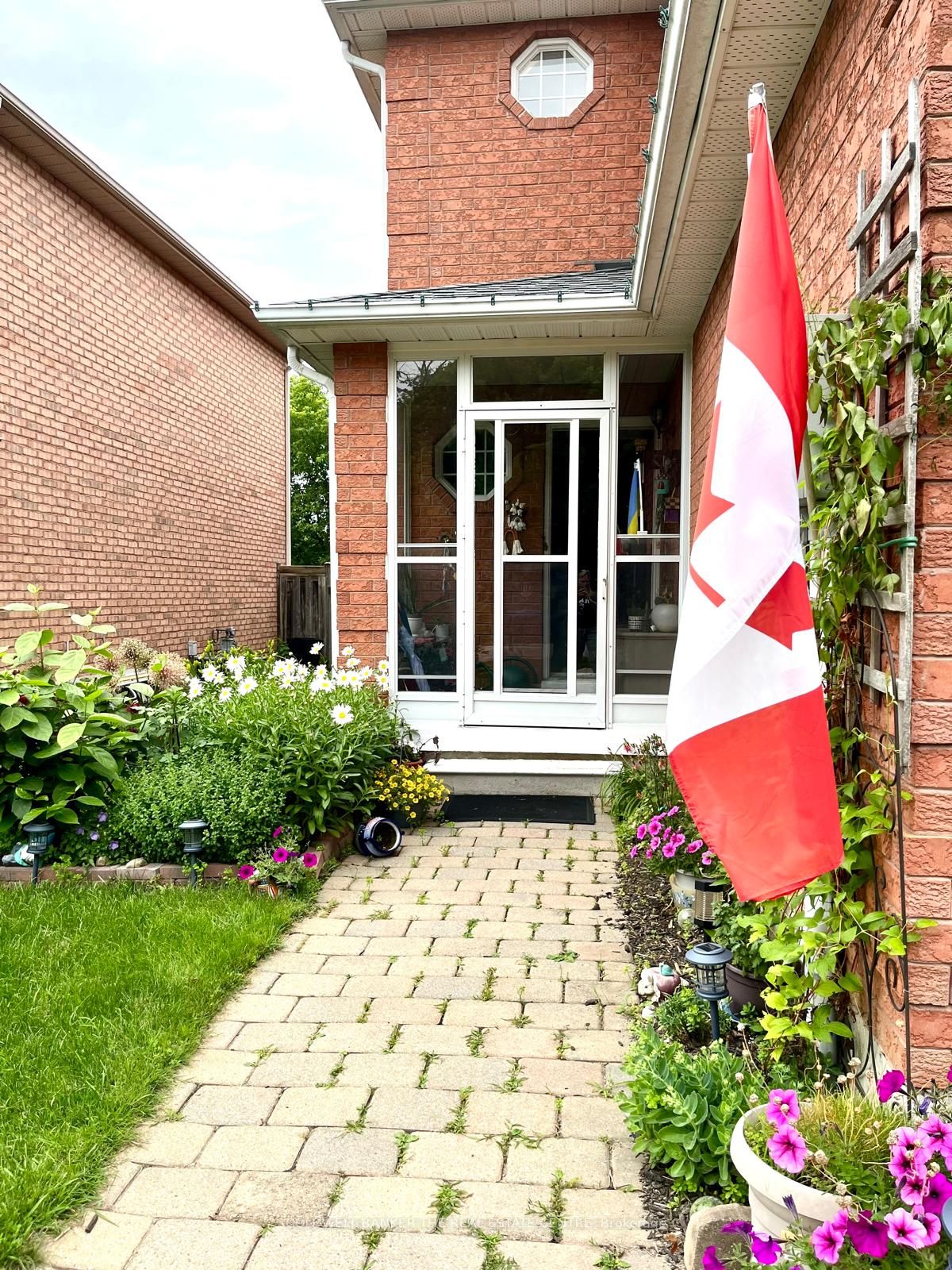 90 Bruce Crescent, Barrie, ON, L4N 8P4 photo 2