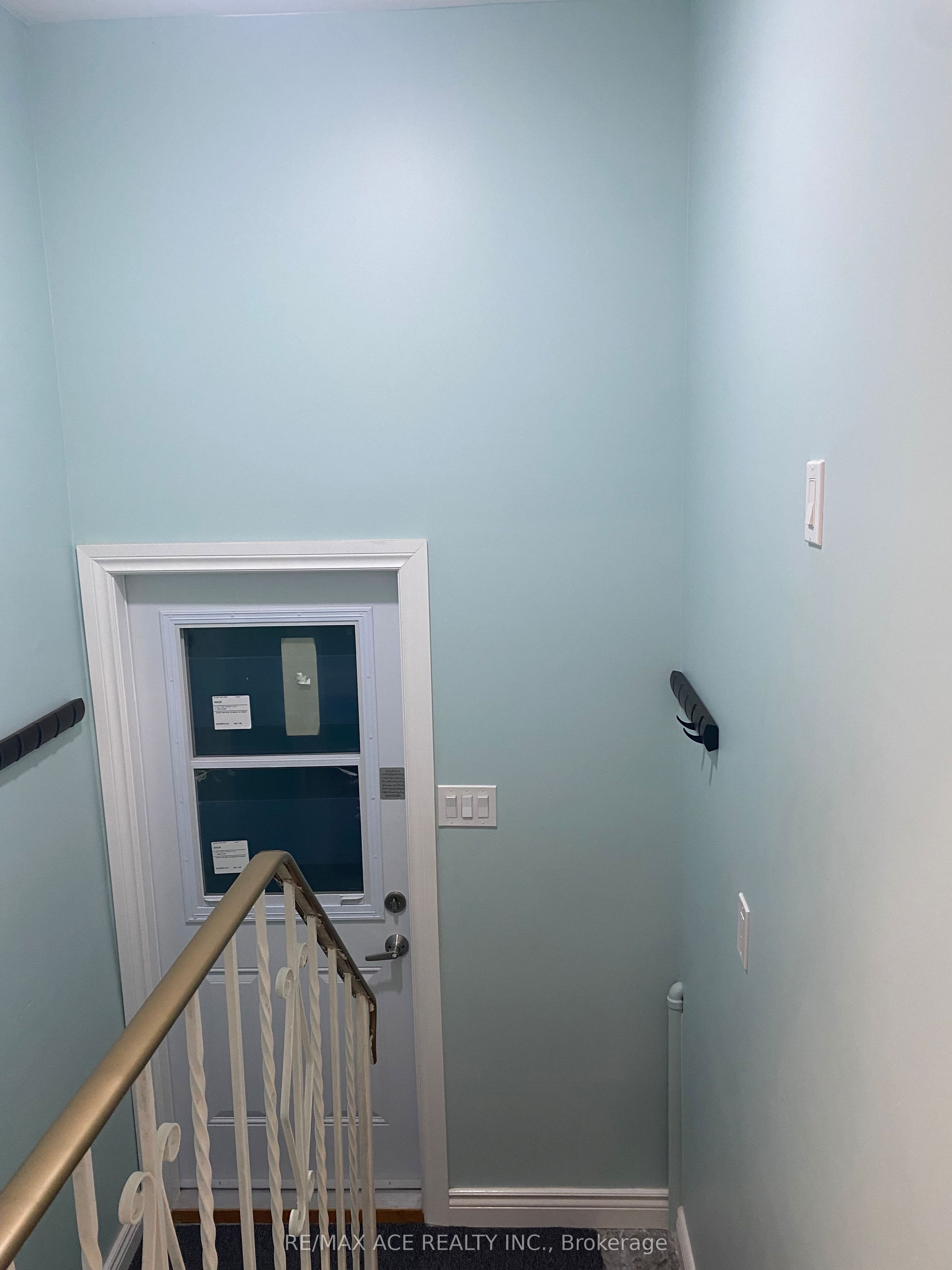 Additional image 3 of Main-25 Pauline Avenue, Toronto, ON, M6H 3M7