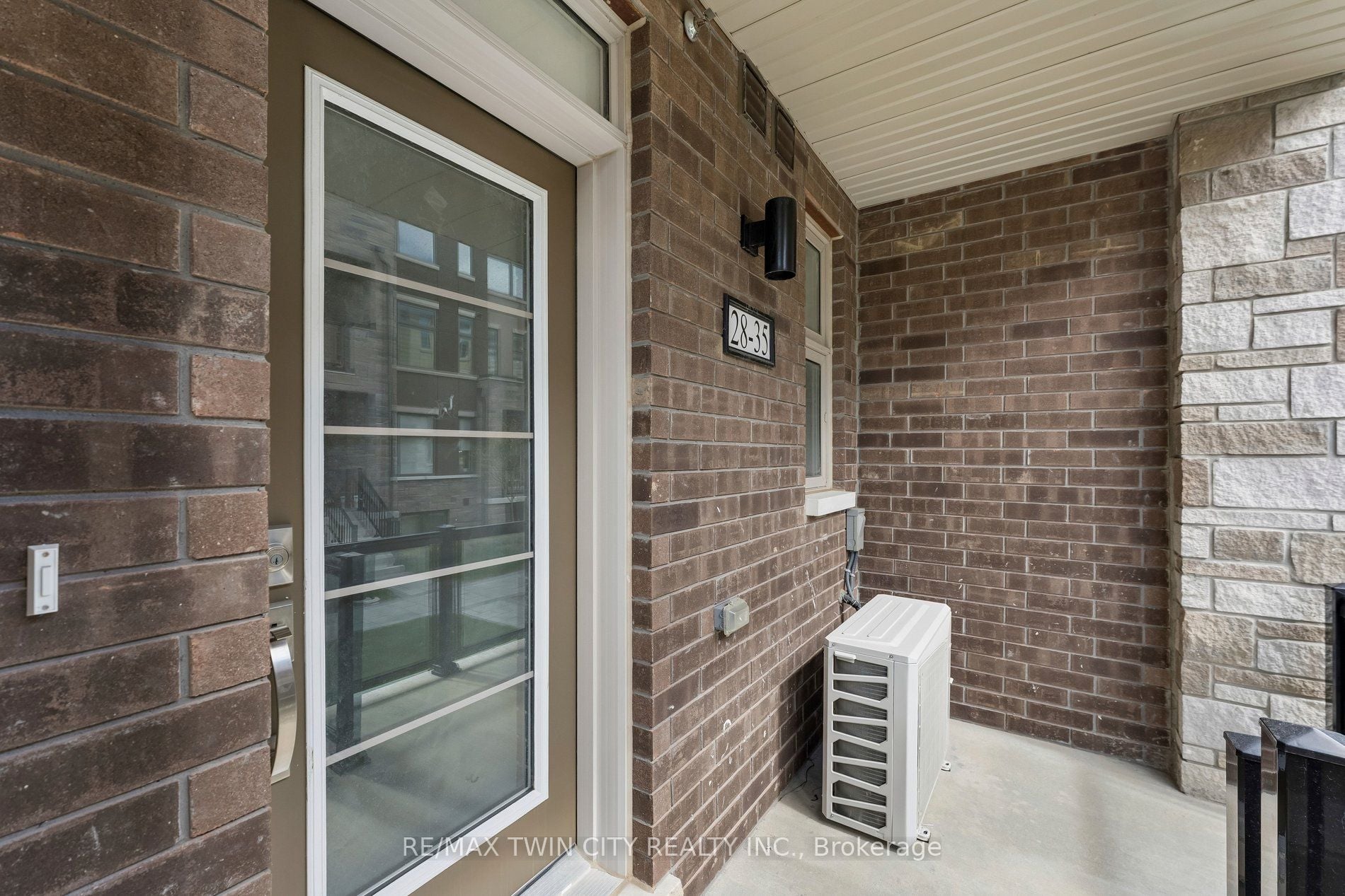 28-35 Fieldridge Crescent, Brampton, ON, L6R 0A7 photo 4