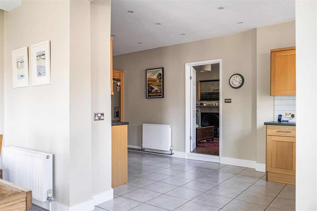 Additional image 7 of 4 bed detached house for saleCollege Rise, Maidenhead SL6