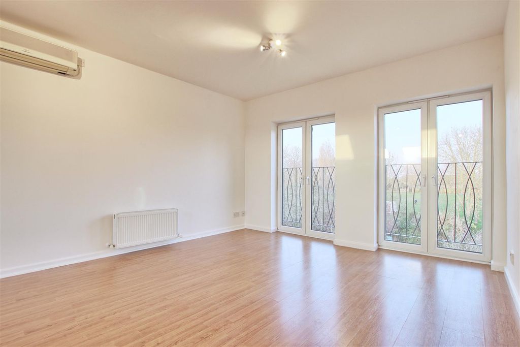 Additional image 5 of 5 bed semi-detached house for saleElizabeth Way, Cambridge CB4