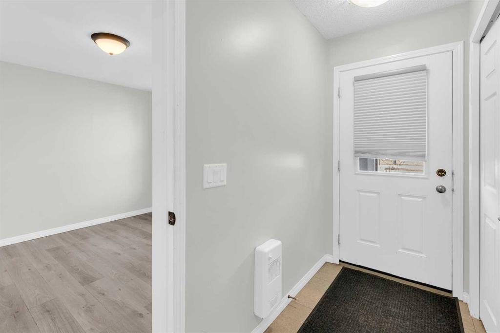 140 Sundown Road, Cochrane, AB, T4C 2M5 photo 2