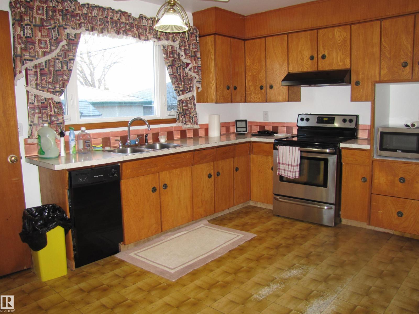 Additional image 2 of 6832 83 Avenue NW, Edmonton, AB, T6B0G5
