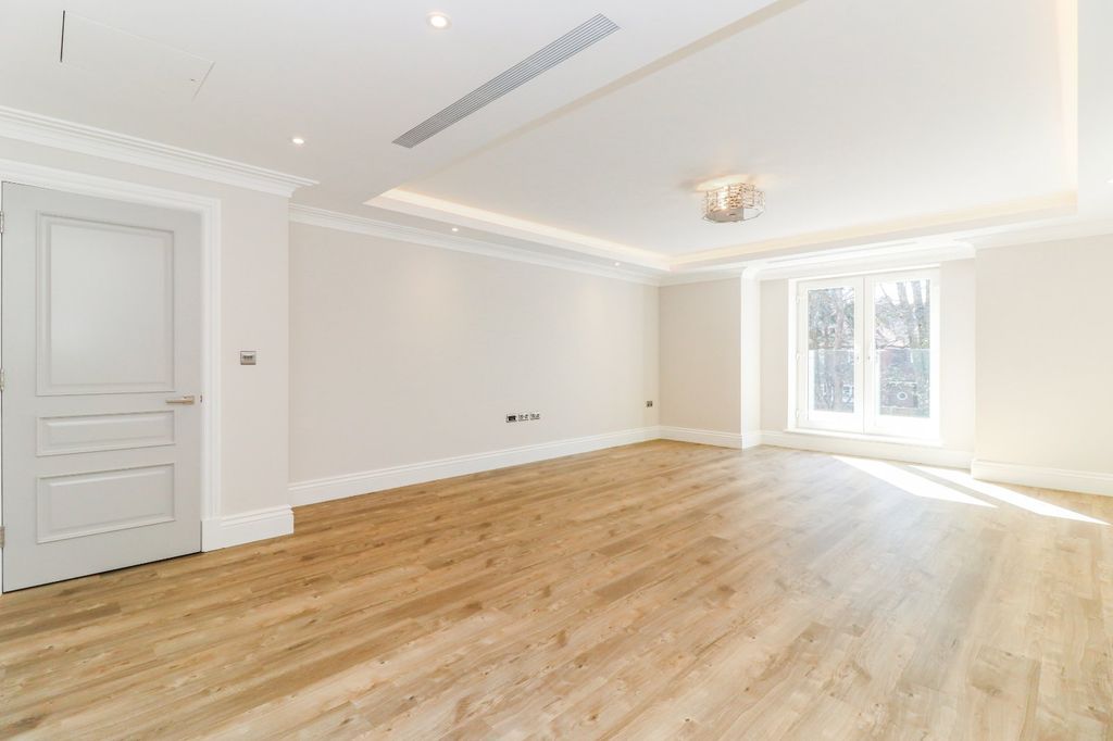 Additional image 14 of 3 bed flat for saleGregories Road, Beaconsfield HP9