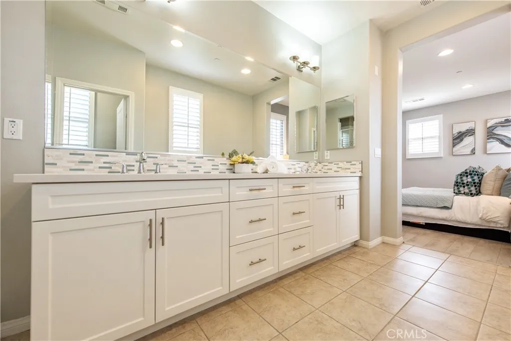 Additional image 33 of 68 Origin, Irvine, CA 92618