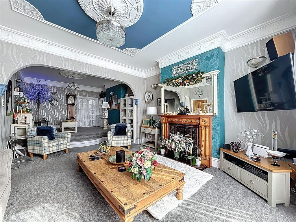 Additional image 3 of 6 bed terraced house for saleEastgate, Hornsea HU18