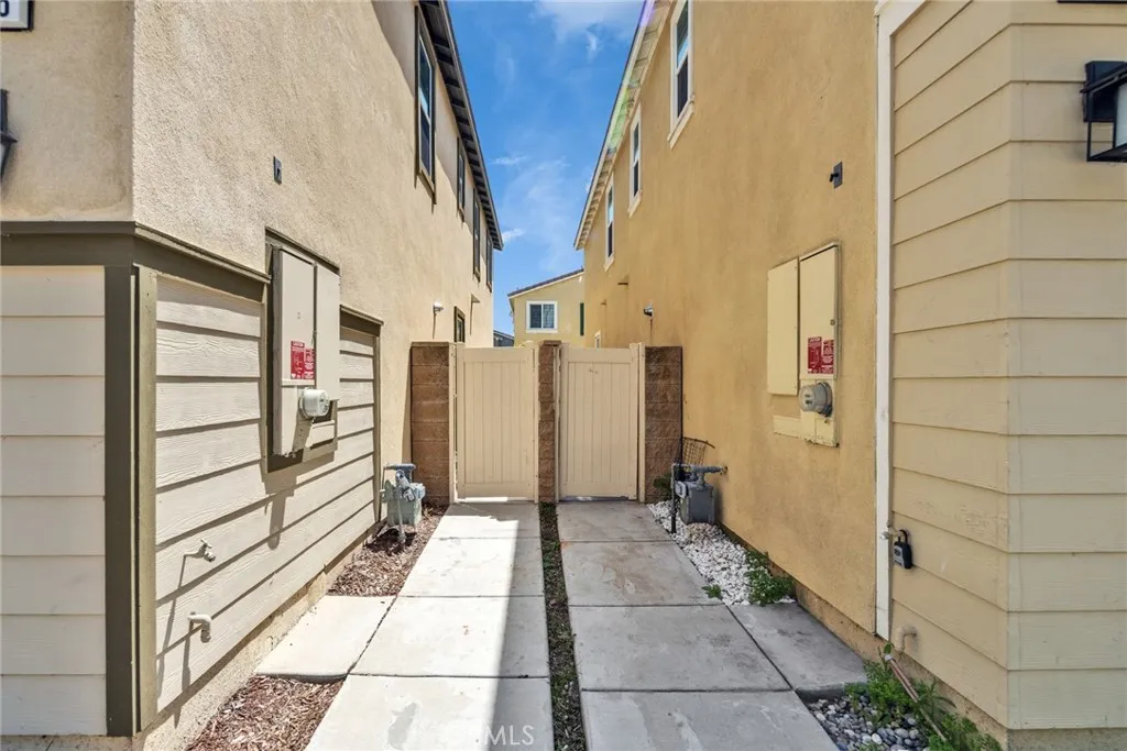 Additional image 3 of 2076 E Sentinel Privado, Ontario, CA 91764