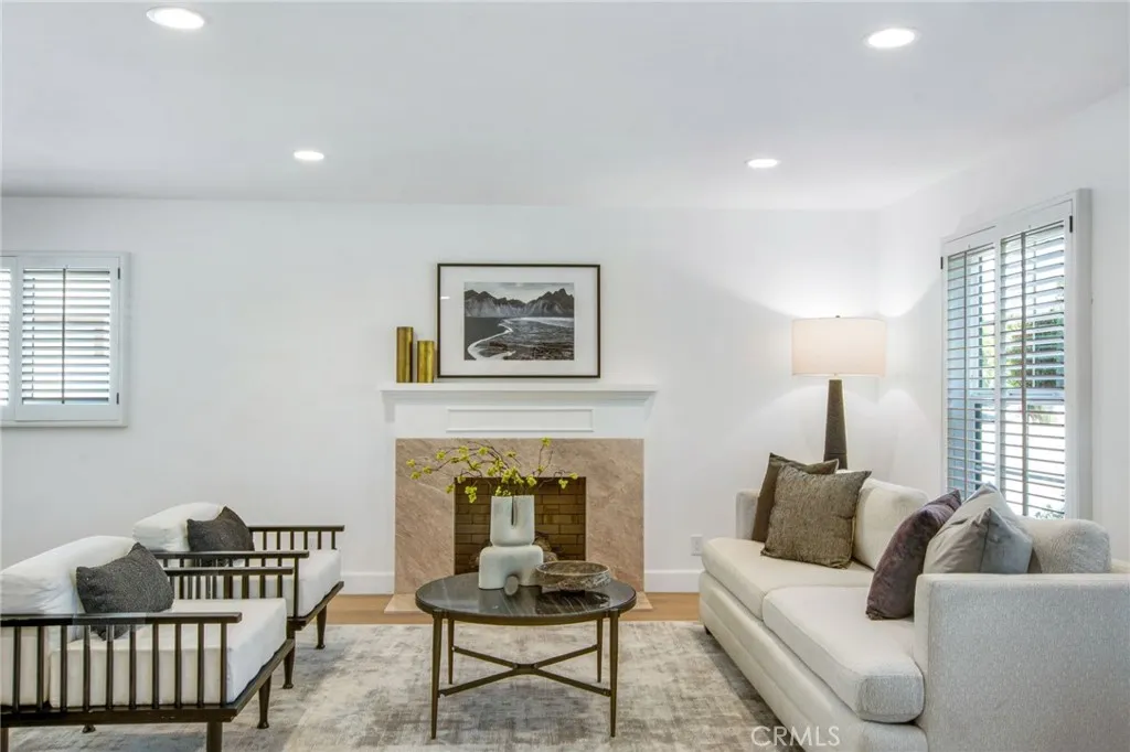 Additional image 21 of 305 Robinhood Ln, Costa Mesa, CA 92627