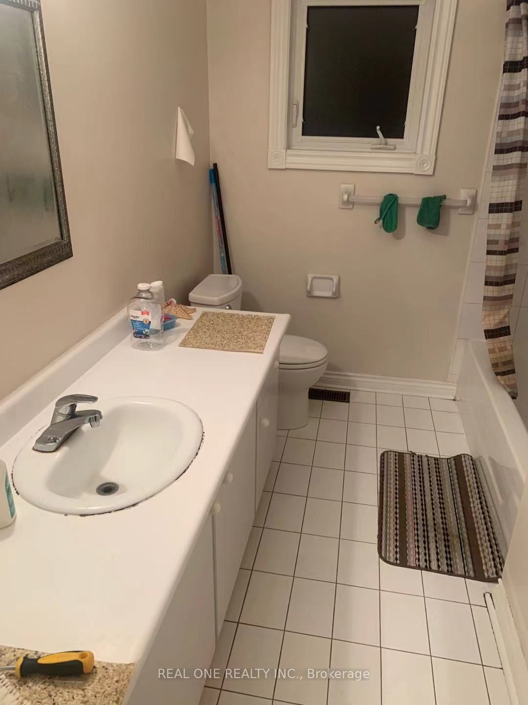 Additional image 2 of Room 1-5672 Shillington Drive, Mississauga, ON, L5R 3N5