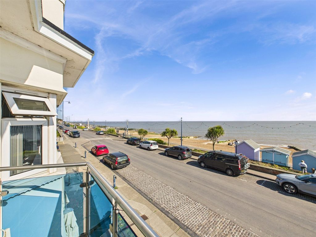 Additional image 2 of 2 bed flat for saleUndercliff Road West, Felixstowe, Suffolk IP11
