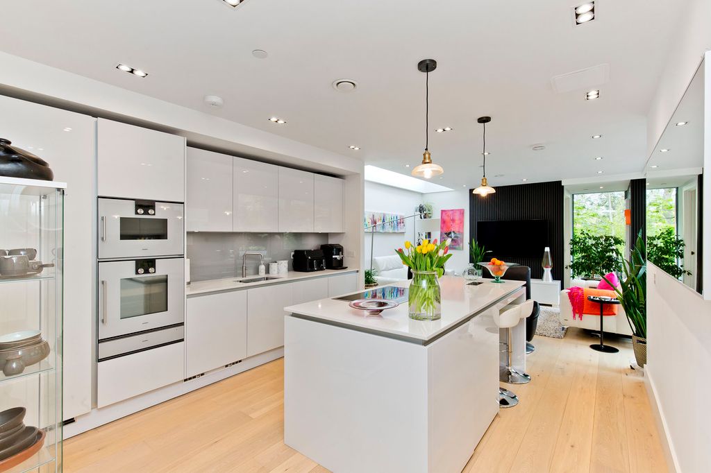Additional image 8 of 3 bed flat for saleDonaldson Crescent, Wester Coates, Edinburgh EH12