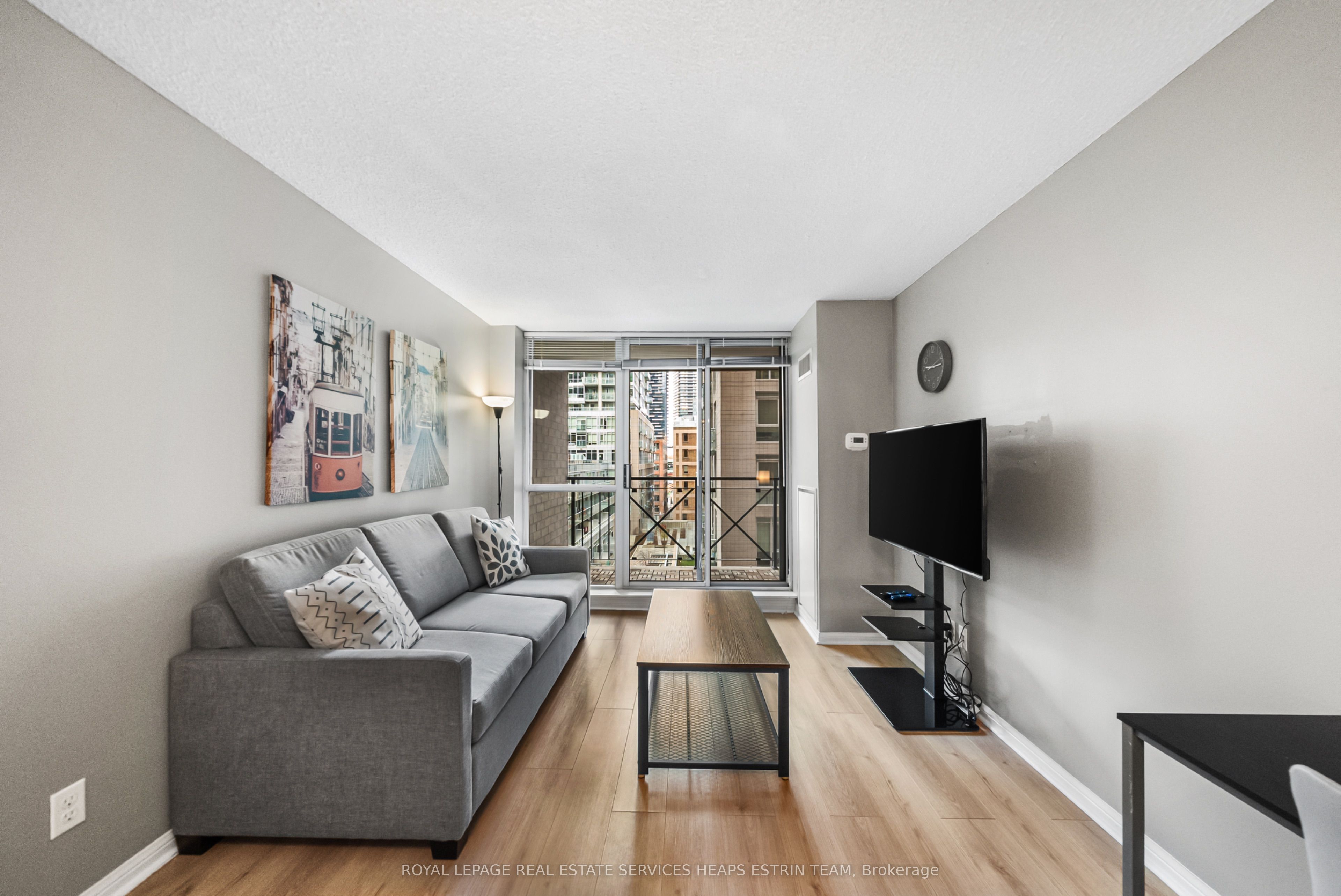 Additional image 3 of 702-140 Simcoe Street, Toronto, ON, M5H 4E9
