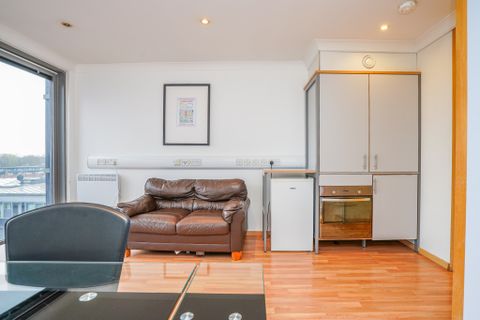 Regent Street, Leeds LS2, Studio to rent