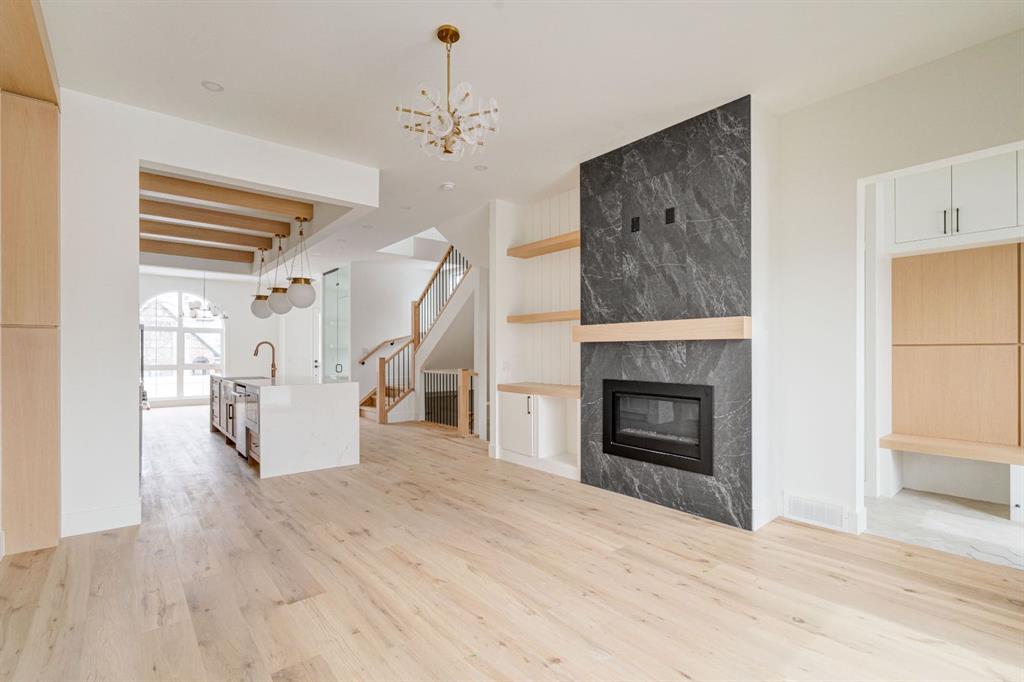 Additional image 2 of 2447 29 SW, Calgary, AB, T2T1P1