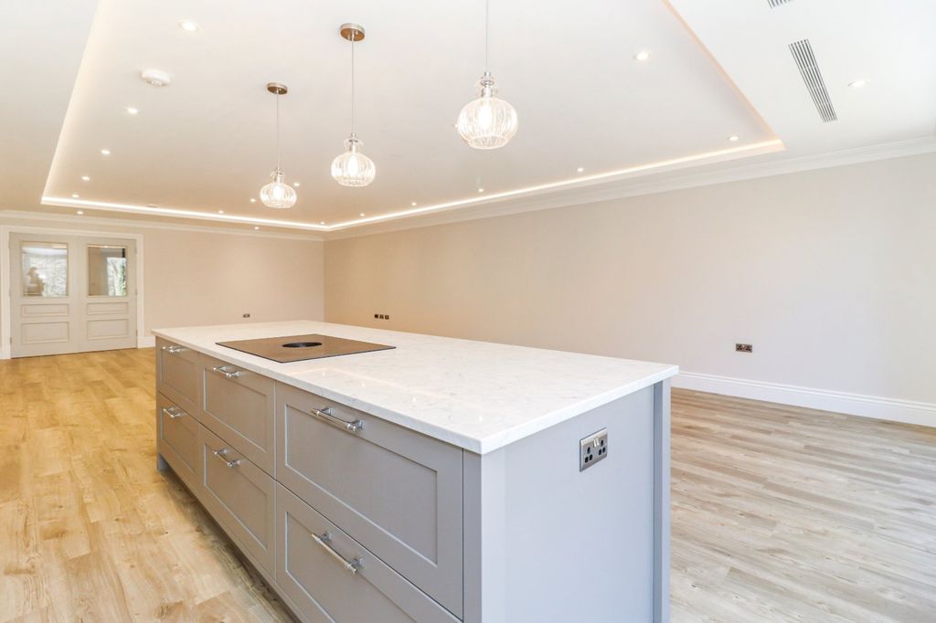 Additional image 18 of 3 bed flat for saleGregories Road, Beaconsfield HP9