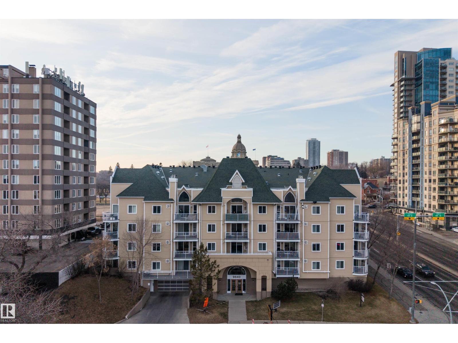 201-9640 105 Street NW, Edmonton, AB, T5K0Z7