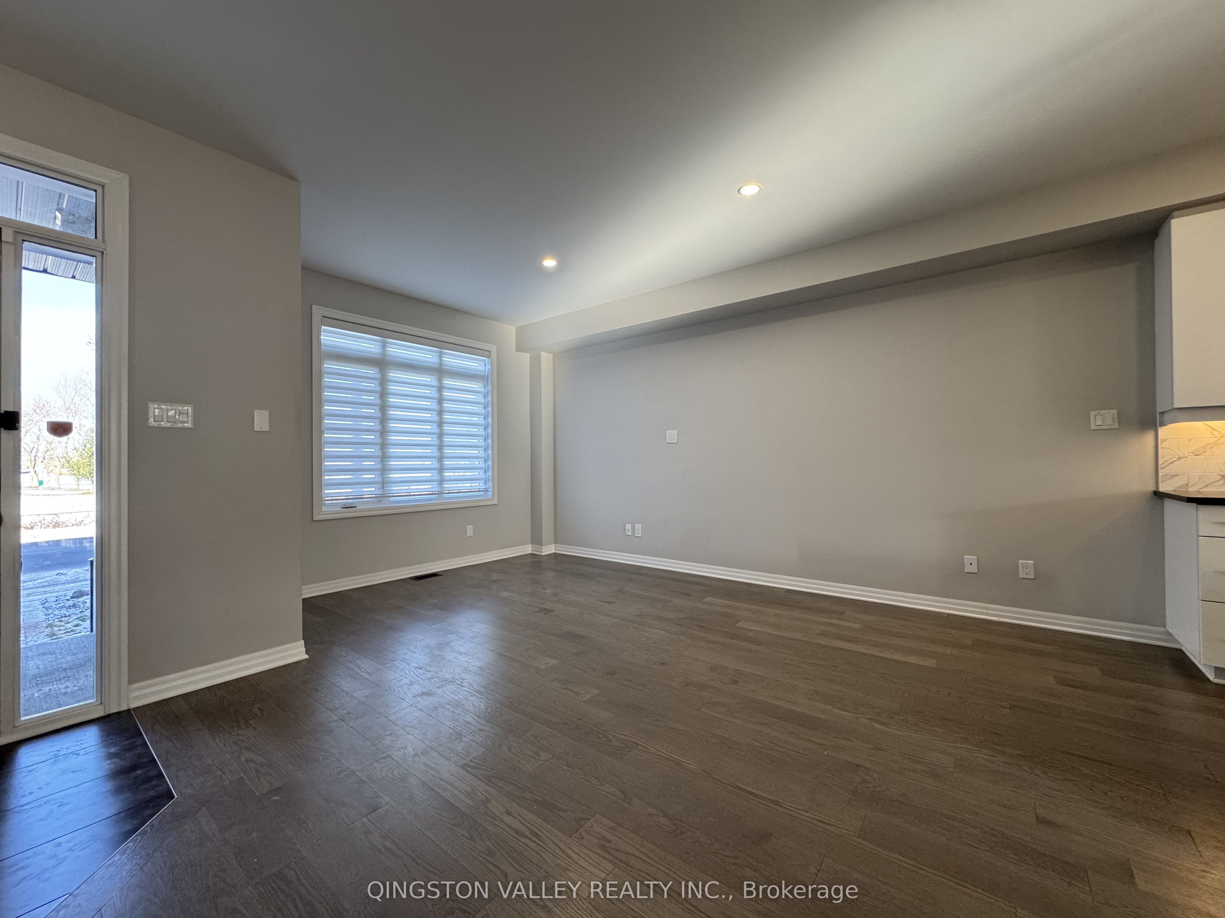 Additional image 4 of 646 Mikinak Road, Ottawa, ON, K1K 2G8