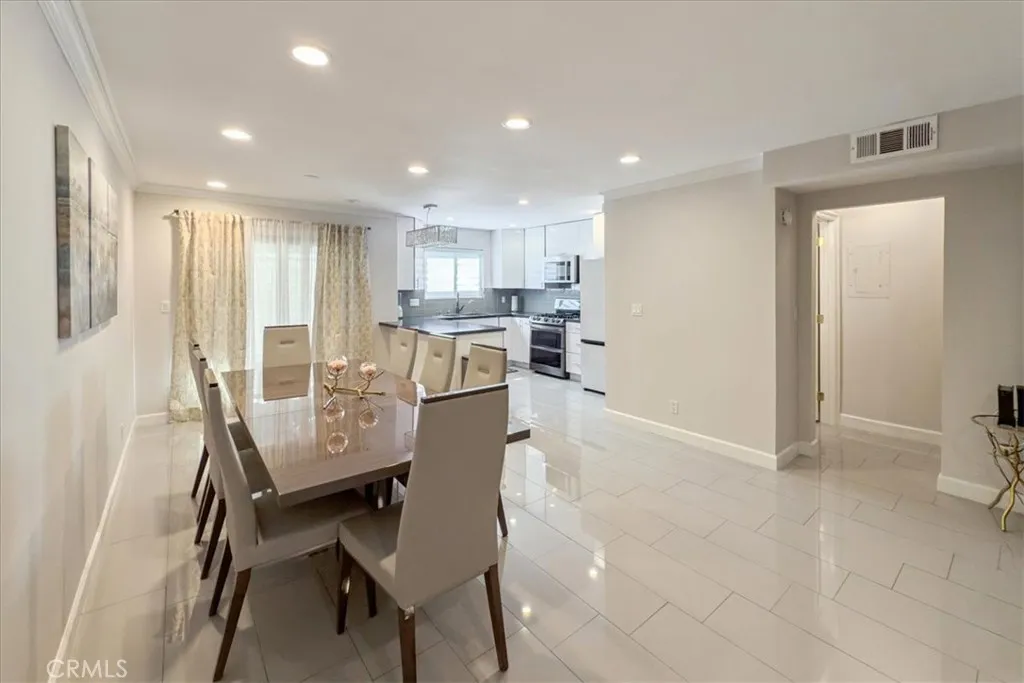 1156 San Rafael Ave Unit 2, Glendale, CA 91202 photo 3