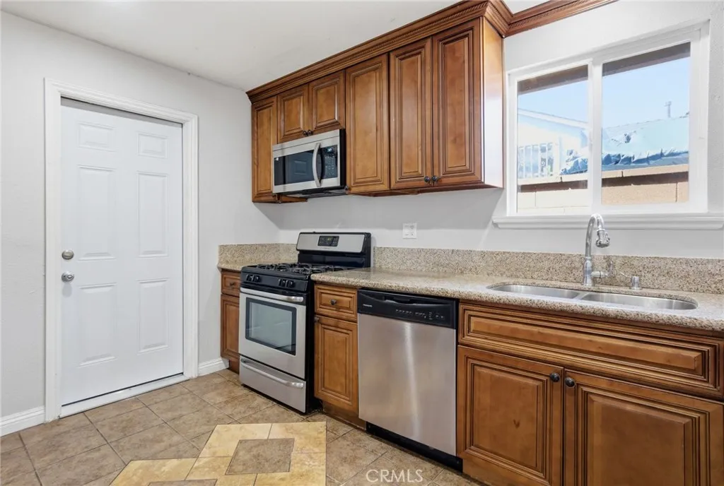 Additional image 97 of 2083 S Cedar Street, Santa Ana, CA 92707