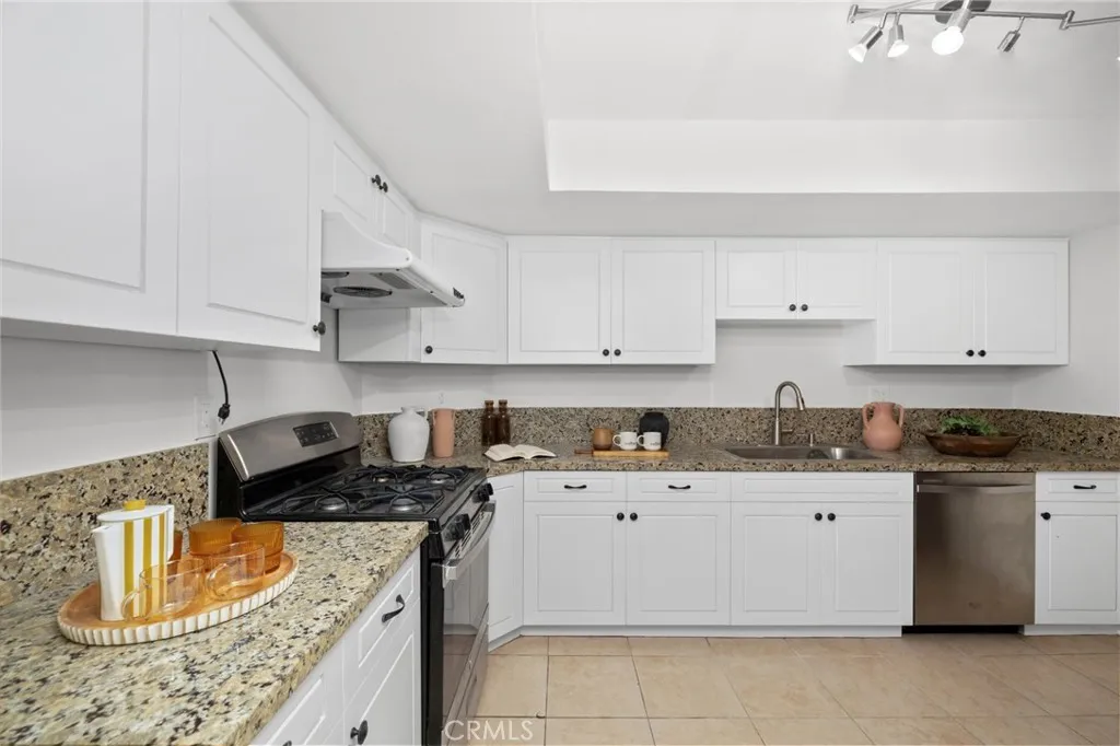 Additional image 16 of 300 S Reno Street Unit 303, Los Angeles, CA 90057