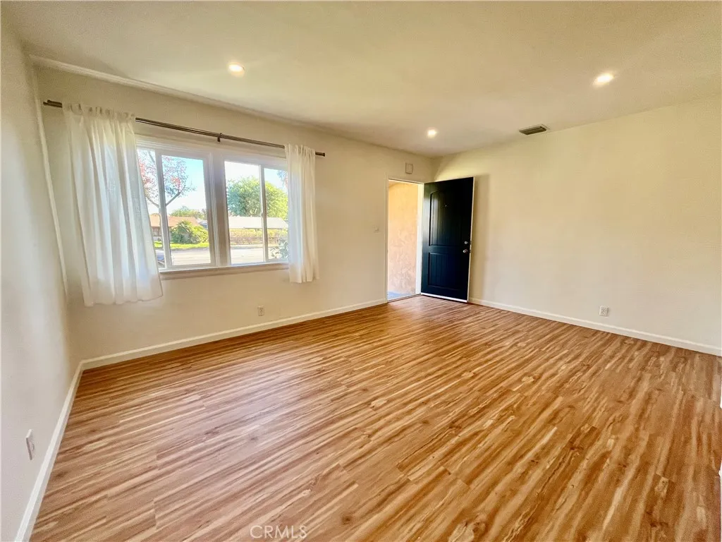 7339 White Oak Ave, Reseda, CA 91335 photo 4