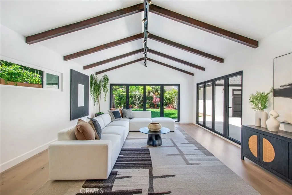 Additional image 15 of 305 Robinhood Ln, Costa Mesa, CA 92627