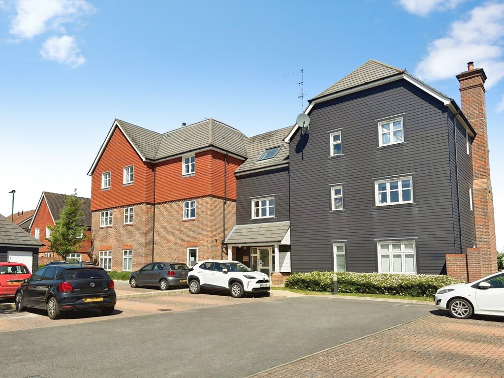 1 bed flat for saleElm House, Rapley Rise, Southwater RH13